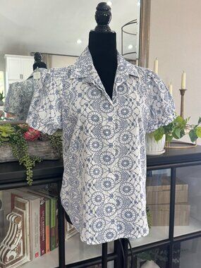 Zoey & Leelo 100% Cotton Blue & White Printed Button Up w/Puffy Sleeves - Size S